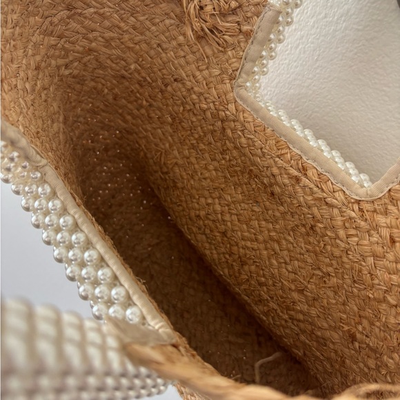 Elegant Tan Woven Bag with Pearl Accent - Picture 2 of 4